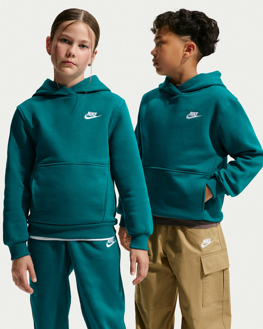 Nike Sportswear Club Fleece-pullover-hættetrøje til større børn - Bright Spruce/hvid