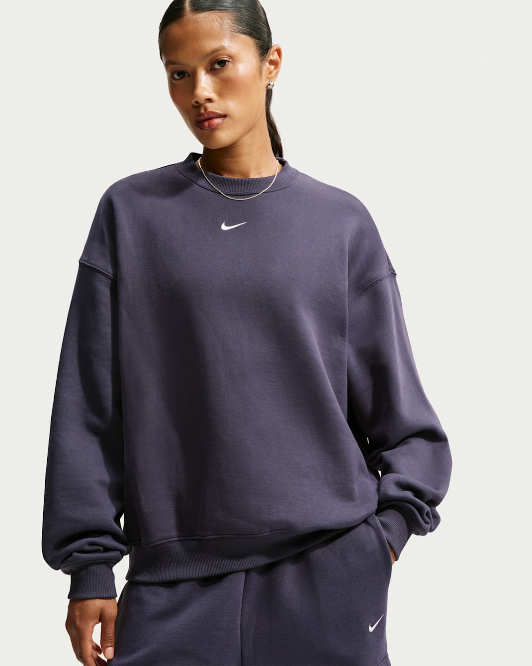 Playera oversized para mujer Nike Studio Fleece Medium Weight - Parrilla/Vela