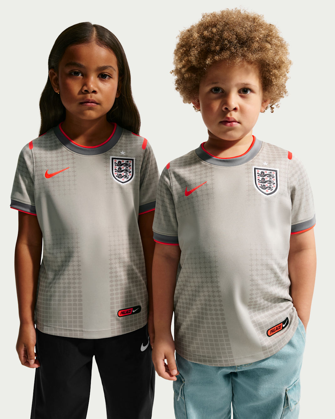 England x Palace Little Kids' Short-Sleeve Soccer Top - Pewter Grey/Bright Crimson/Bright Crimson
