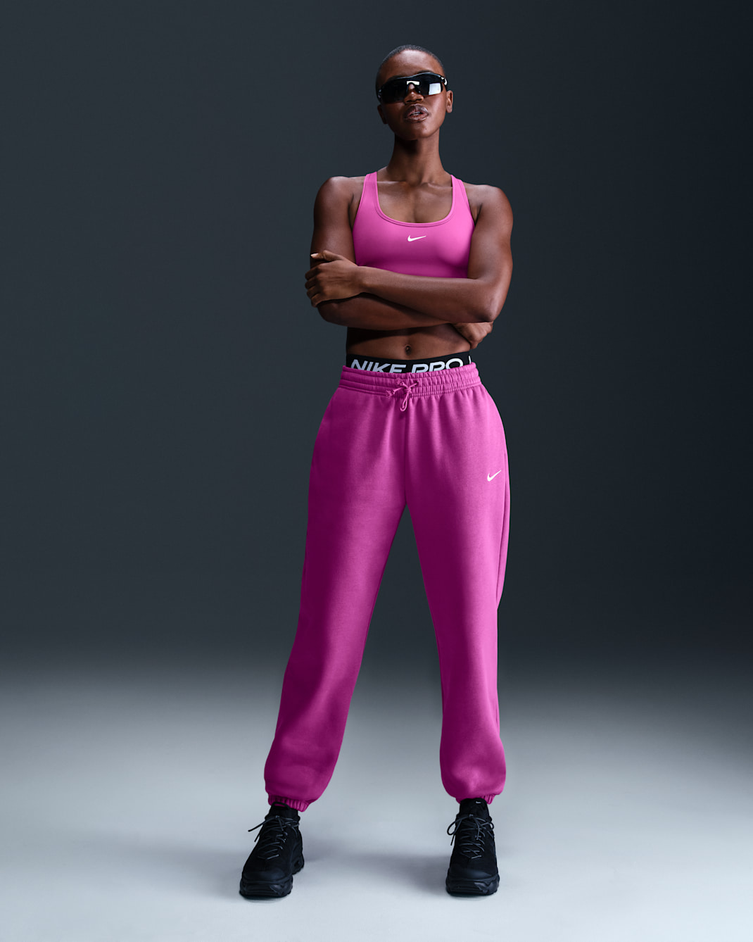 Pants de entrenamiento oversized de tiro alto para mujer Nike Sportswear Phoenix Fleece - Fucsia cálido/Vela