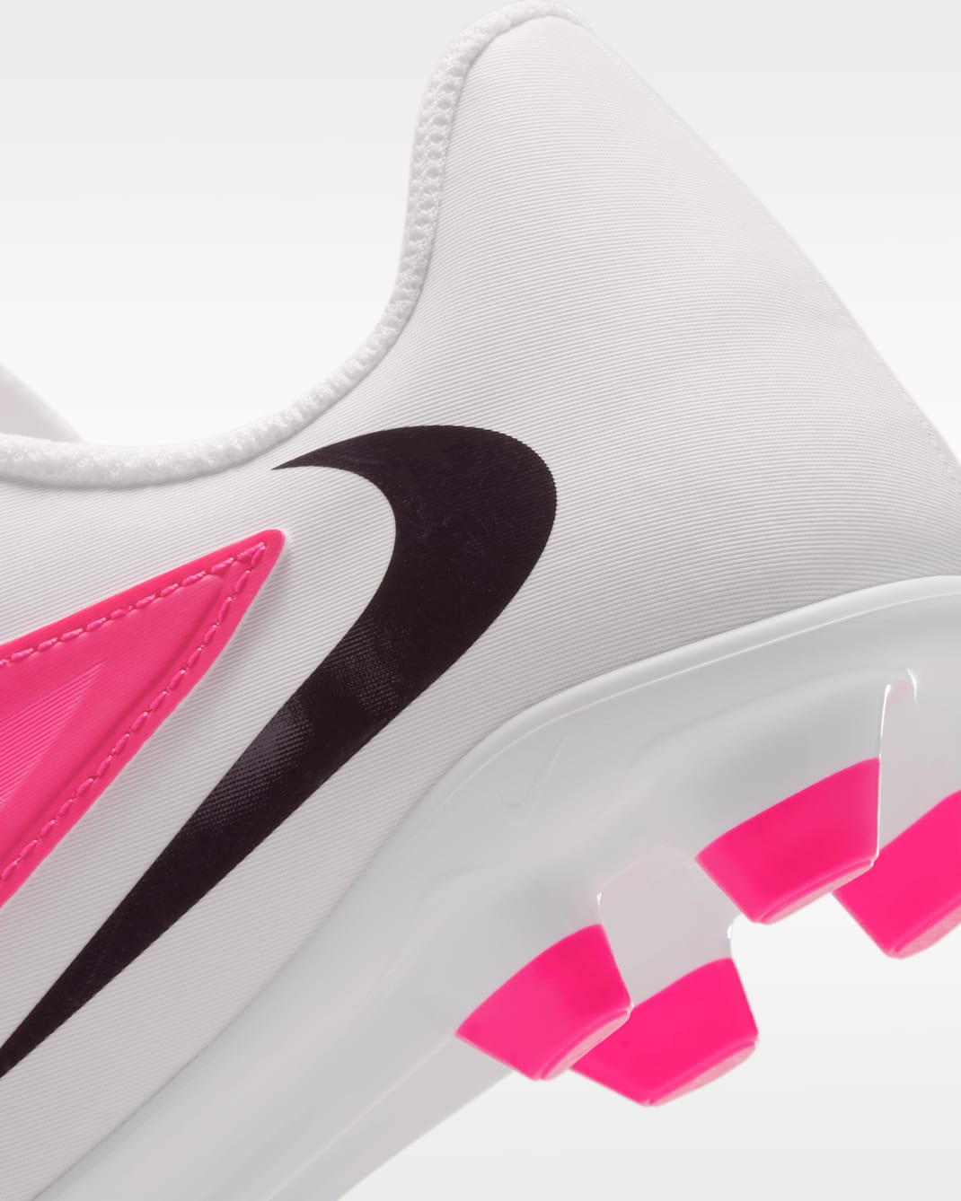 Nike Jr. Phantom 6 Low Club Big Kids' Multi-Ground Soccer Cleats