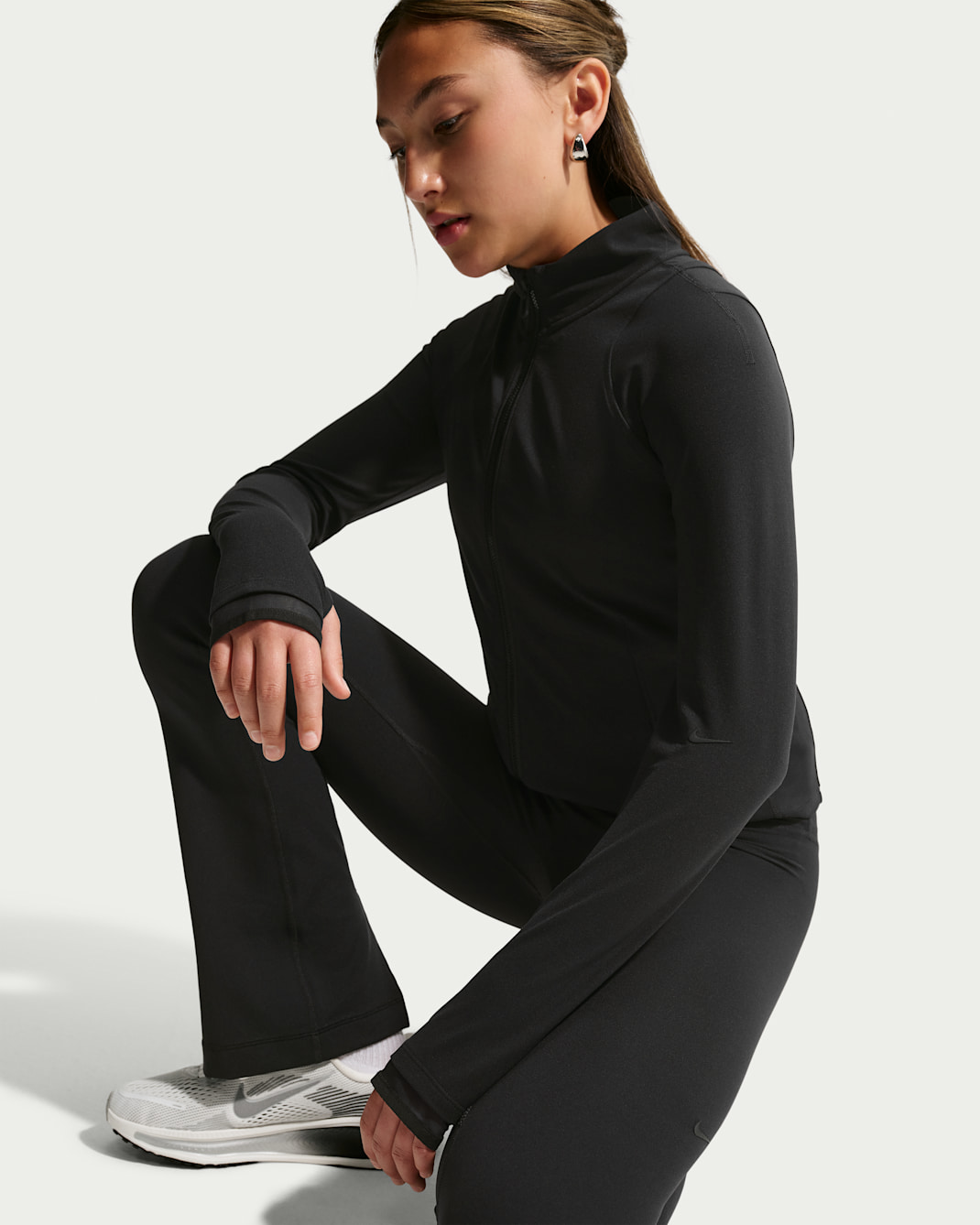 Εφαρμοστή μακρυμάνικη μπλούζα Nike Mavn Dri-FIT με φερμουάρ σε όλο το μήκος για κορίτσια - Μαύρο/Μαύρο