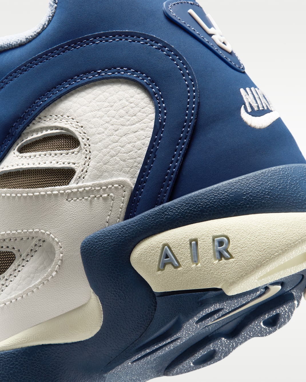 Nike Air Diamond Turf II Men's Shoes - Sail/Blue Grey/Metallic Gold/Mystic Navy
