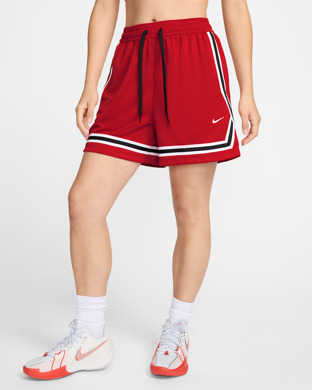 Shorts de básquetbol Dri-FIT de 13 cm para mujer Nike Crossover - Rojo universitario/Negro/Blanco