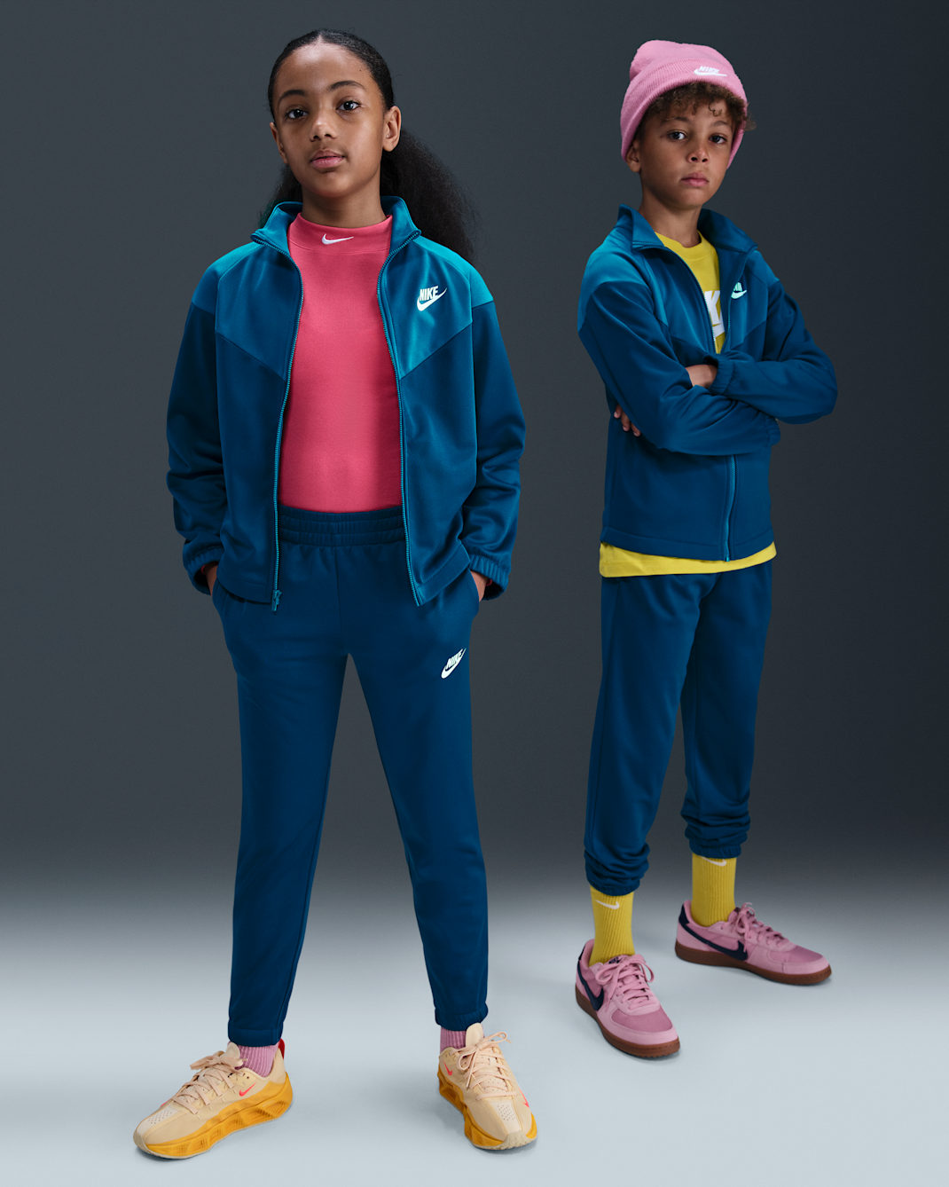 Conjunto deportivo Dri-FIT para niños talla grande Nike Sportswear - Azul fuerza/Verde abismo/Blanco