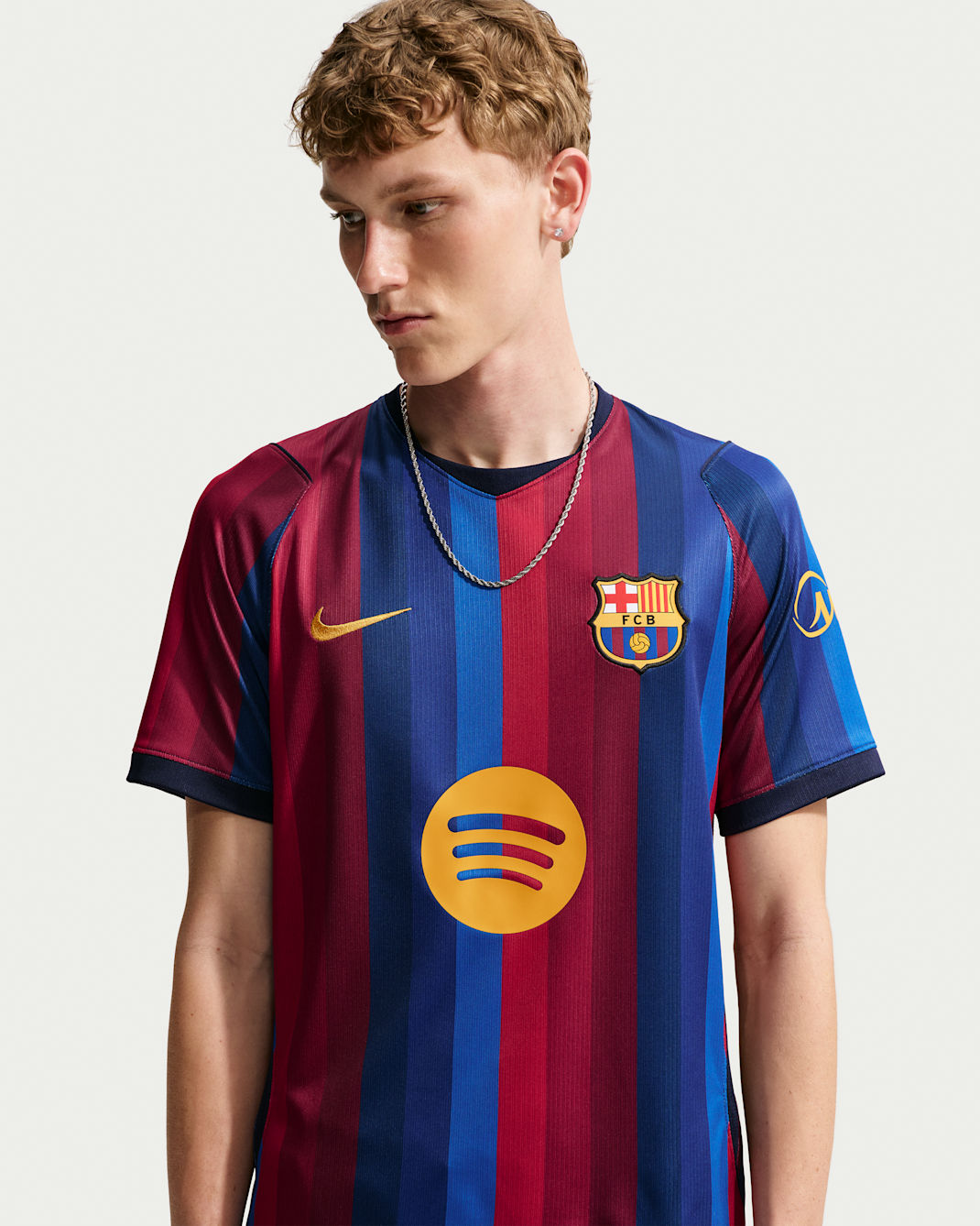 FCバルセロナ 2026/27 スタジアム ホーム メンズ ナイキ Dri-FIT サッカー レプリカ ユニフォーム - ディープガーネット/ブルーボイド/ブラッケンドブルー/ミネラルイエロー