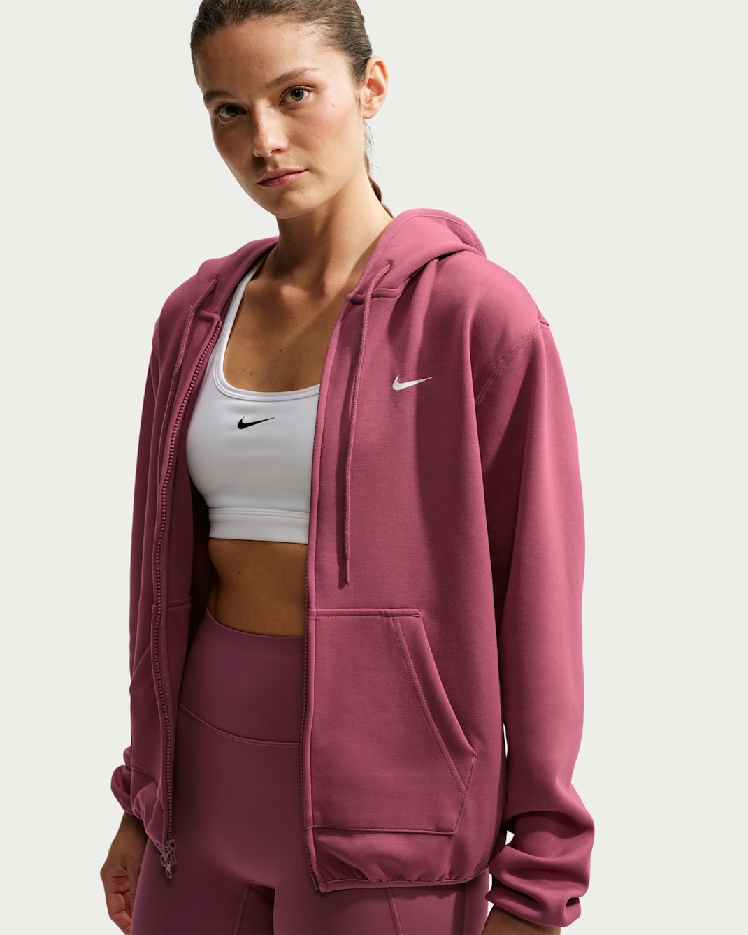Sudadera con gorro y cierre completo Dri-FIT para mujer Nike Studio Fleece Sport - Rosa humo/Blanco