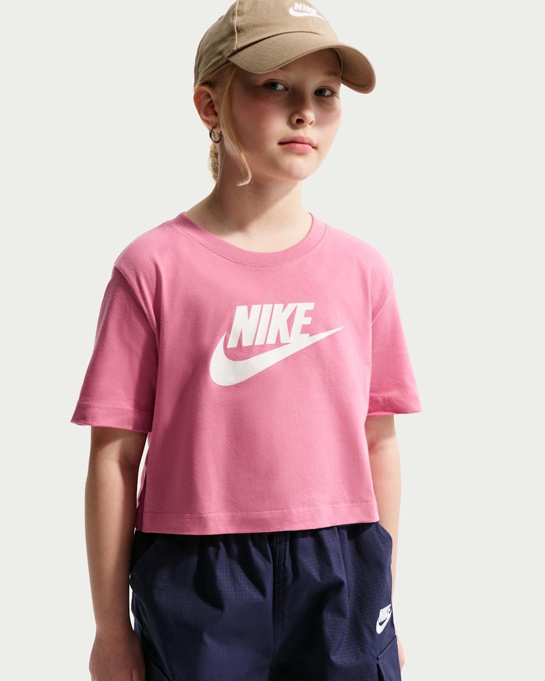 Playera cropped para niña talla grande Nike Sportswear - Peonía