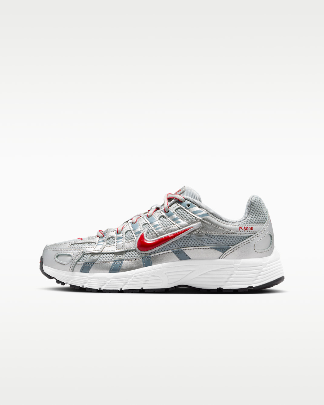 Tenis para niños grandes Nike P-6000 - Plata metalizado/Plata liso/Gris azulado/Rojo gimnasio