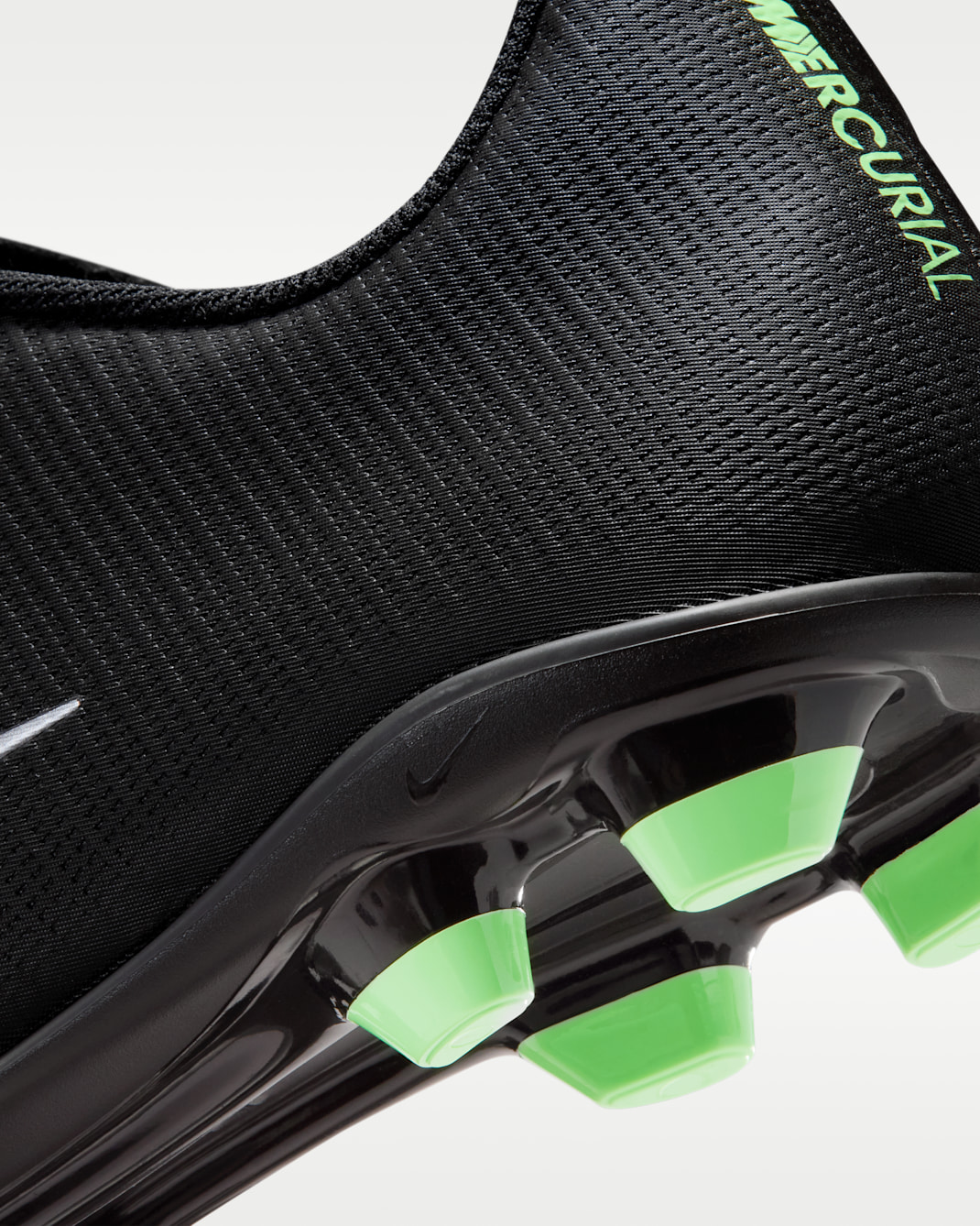 Nike Mercurial Vapor 17 Club Multi-Ground Low-Top Soccer Cleats