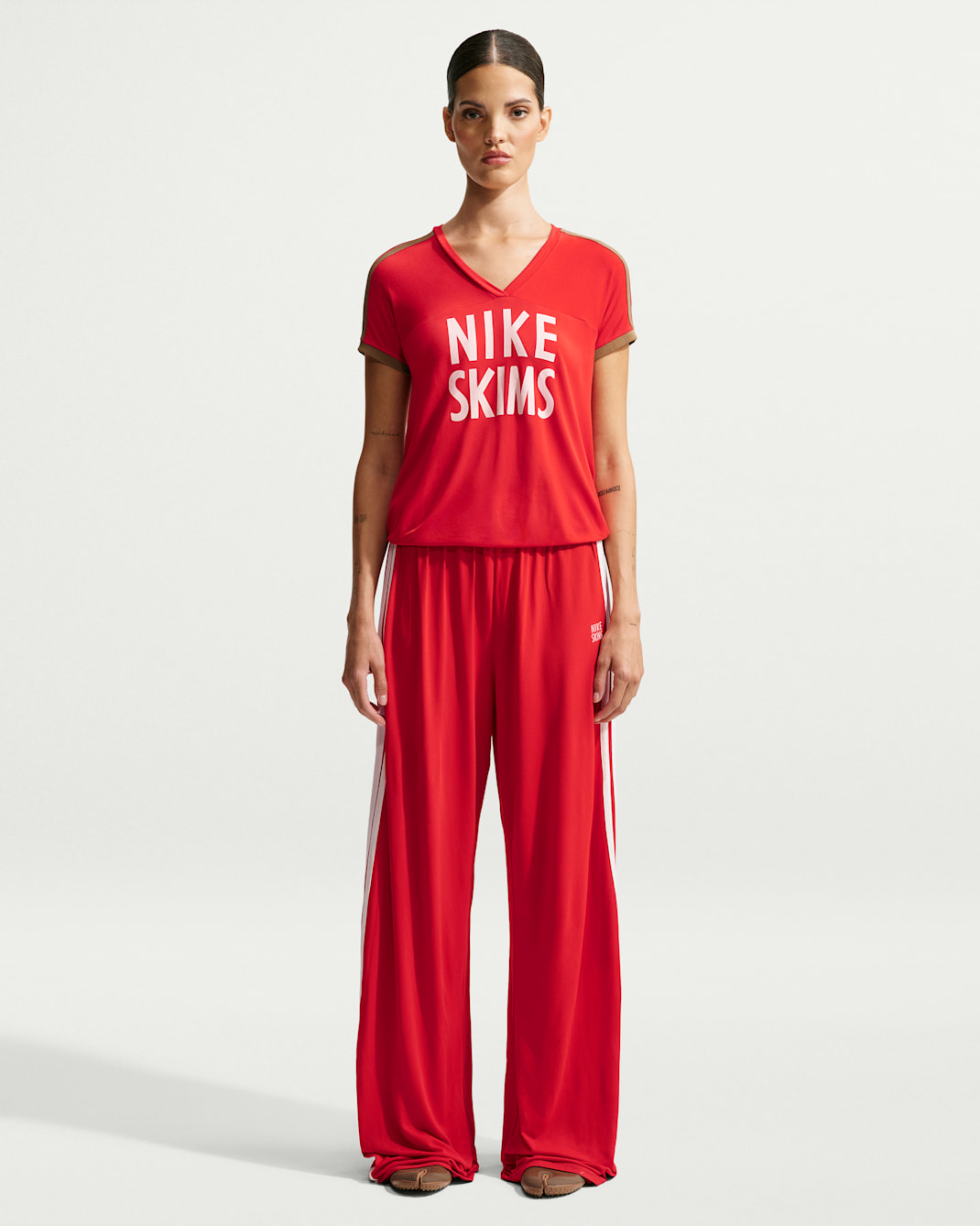 NikeSKIMS Stretch Knit Women's V-Neck Short-Sleeve Top