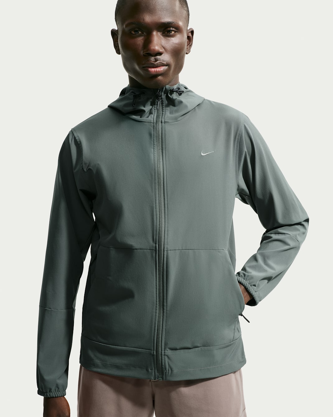 Nike Unlimited vielseitige Repel-Jacke mit Kapuze für Herren - Camo Green/Schwarz/Camo Green
