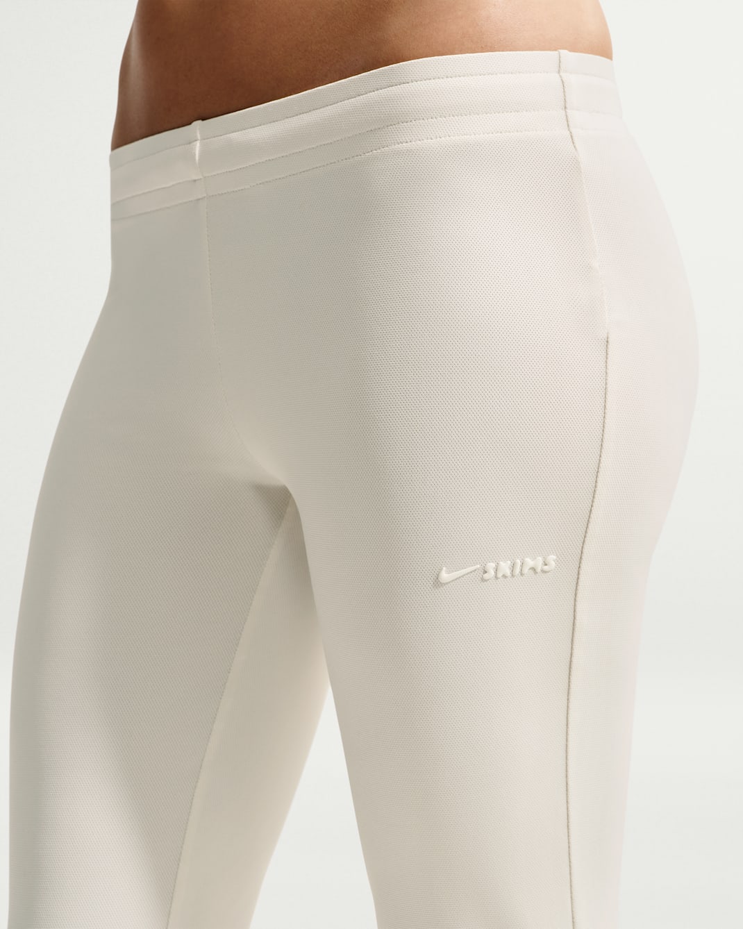 NikeSKIMS Airy Women's Low-Rise Mini Flare Pant