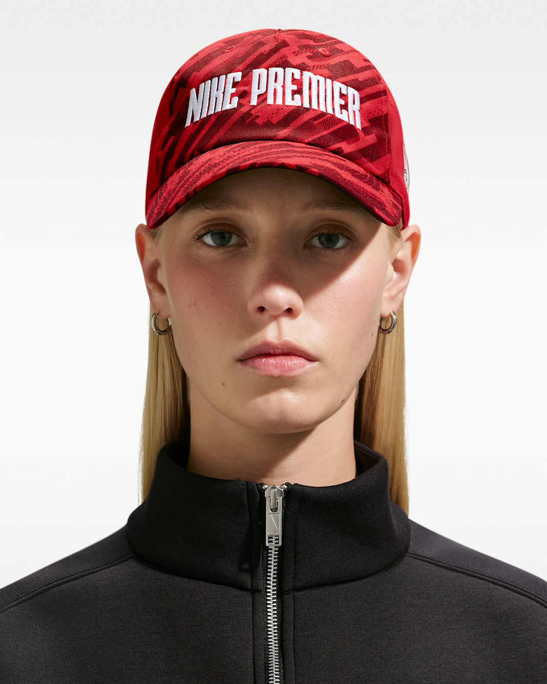 หมวกแก๊ปฟุตบอลไร้โครง Nike Club Premier - University Red/Mystic Dates/ขาว