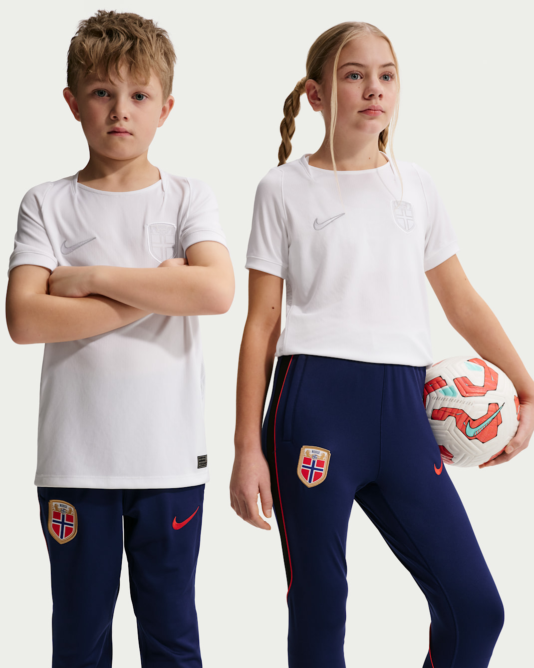 Norwegen 2026 Stadium Third Nike Dri-FIT Replika-Fußballtrikot (ältere Kinder) - Weiß/Pure Platinum/Weiß