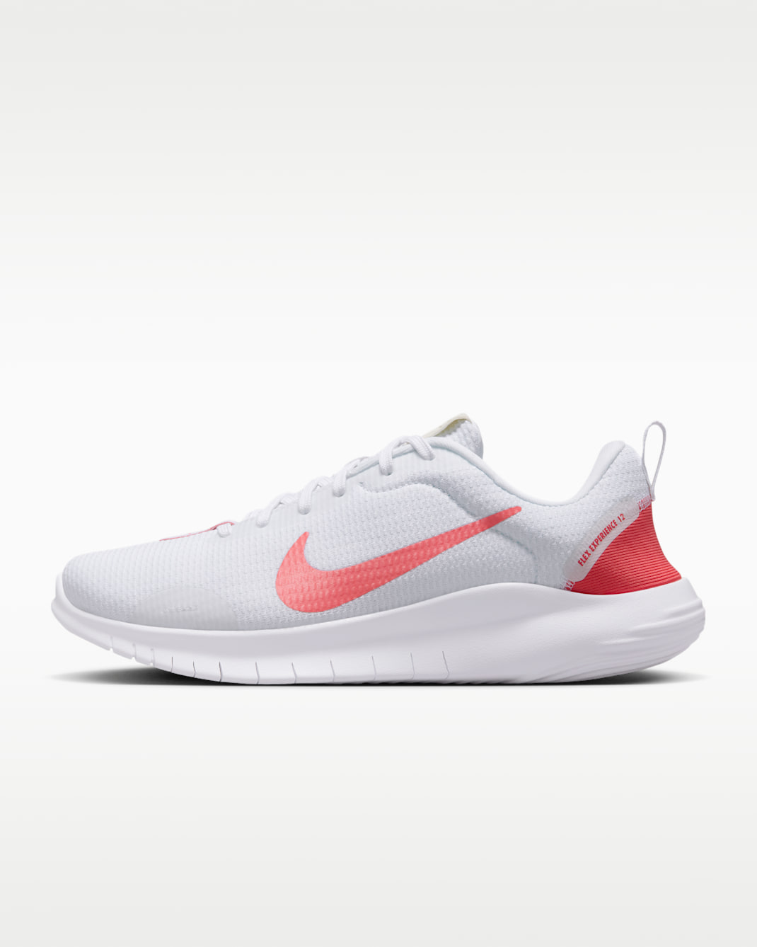 Tenis de correr en pavimento para mujer Nike Flex Experience Run 12 - Blanco/Blanco/Brasa mágica