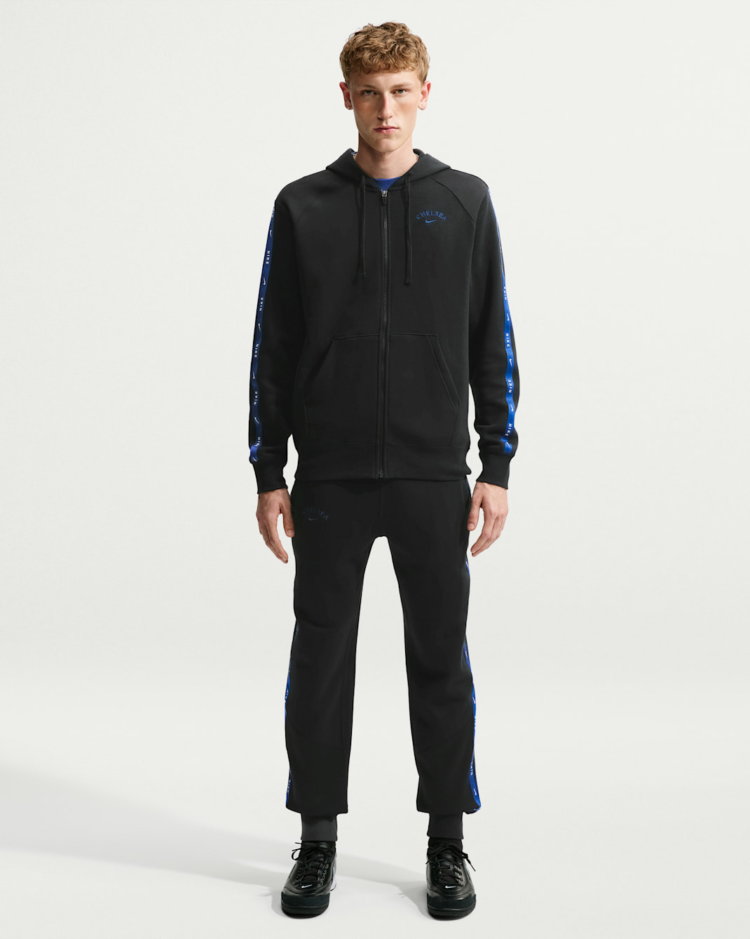Chelsea FC City Side Men's Nike Soccer Fleece Joggers - Black/Bright Blue