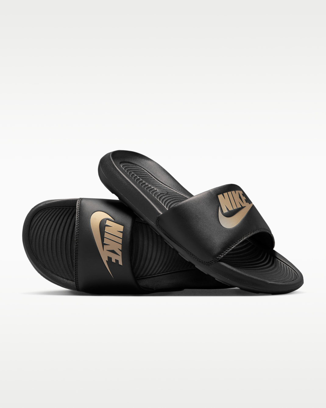 Claquette Nike Victori One pour Homme - Noir/Noir/Metallic Gold