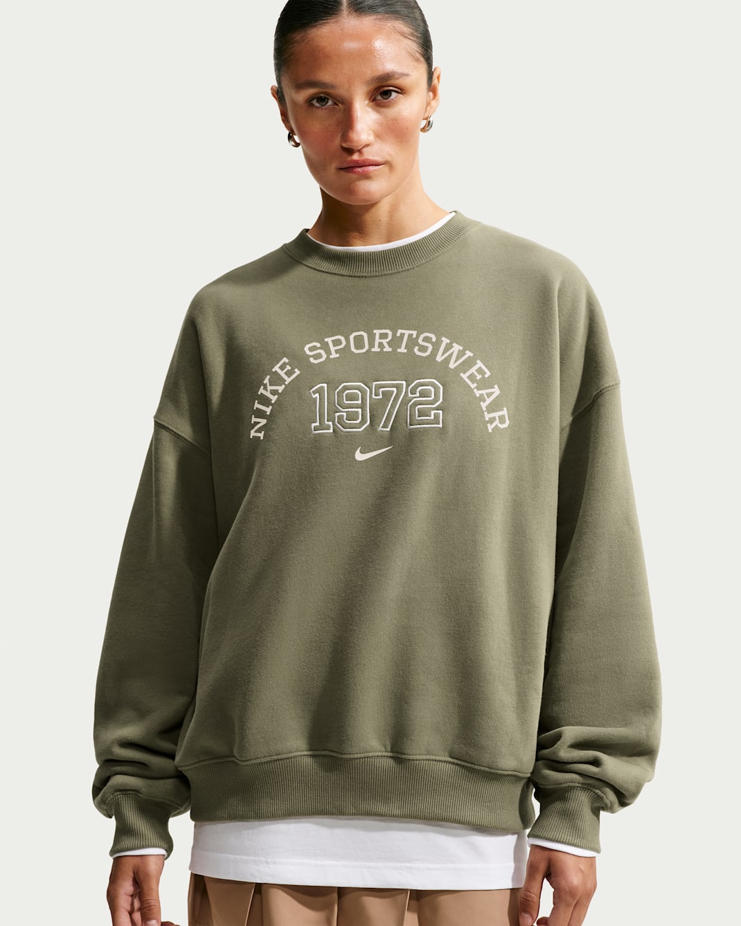 Nike Studio Fleece mittelschweres Material Oversize-Rundhalsshirt (Damen) - Medium Olive