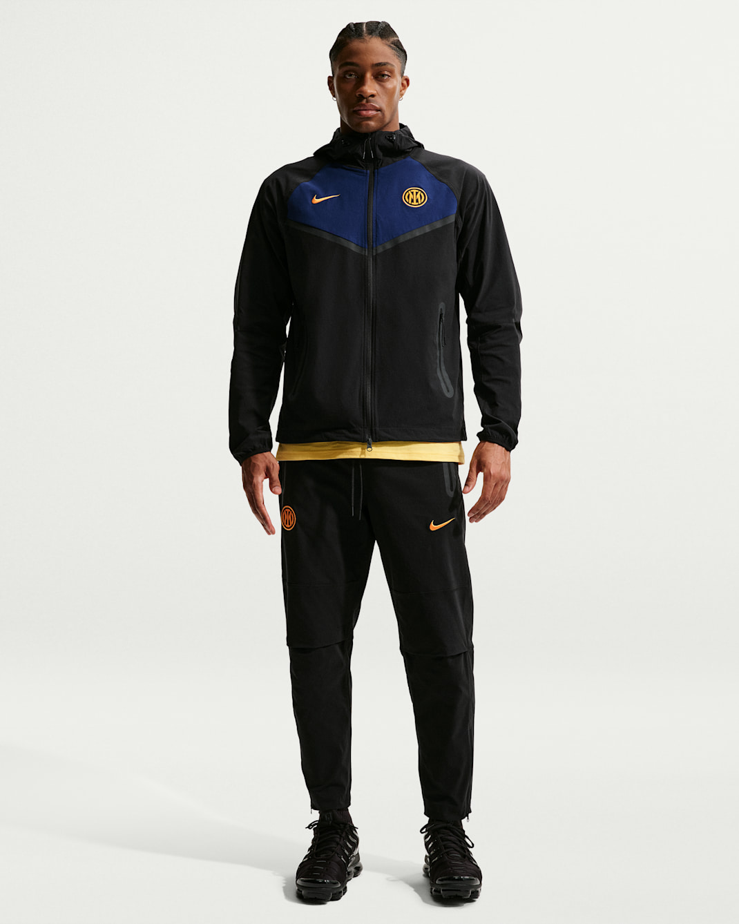 Inter Mailand Tech Nike Fußballhose aus Webmaterial (Herren) - Schwarz/University Gold