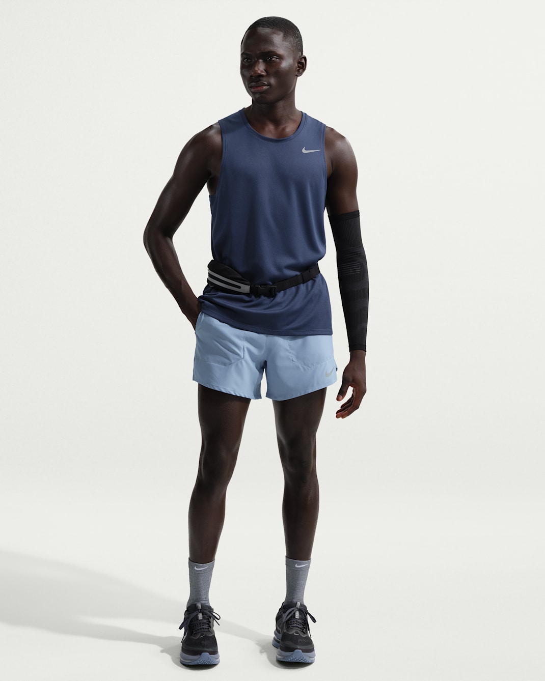 Shorts de correr Dri-FIT de 13 cm con forro de ropa interior para hombre Nike Stride - Azul de trabajo