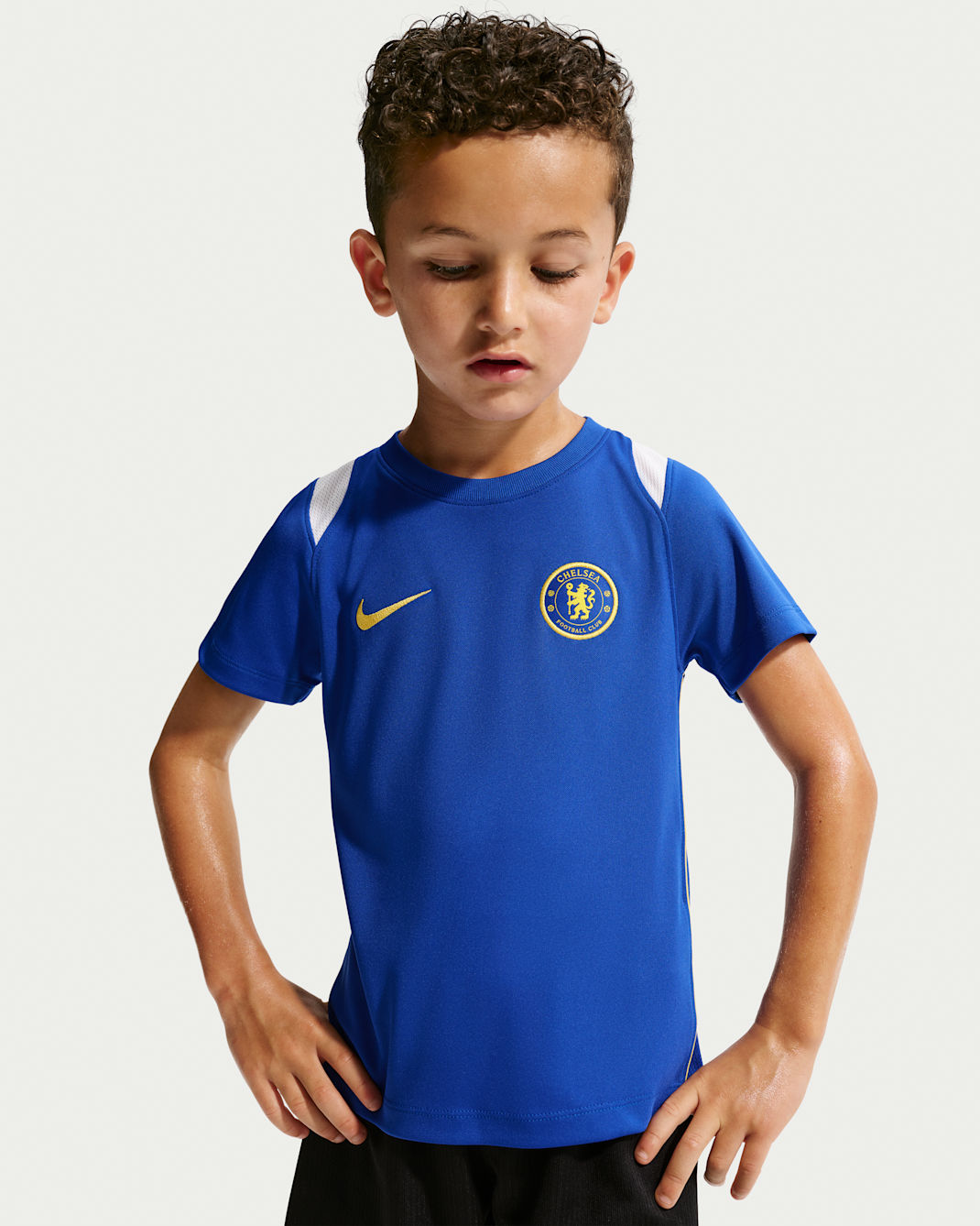 Chelsea F.C. Academy Pro Younger Kids' Nike Dri-FIT Football Short-Sleeve Top - Bright Blue/Midwest Gold