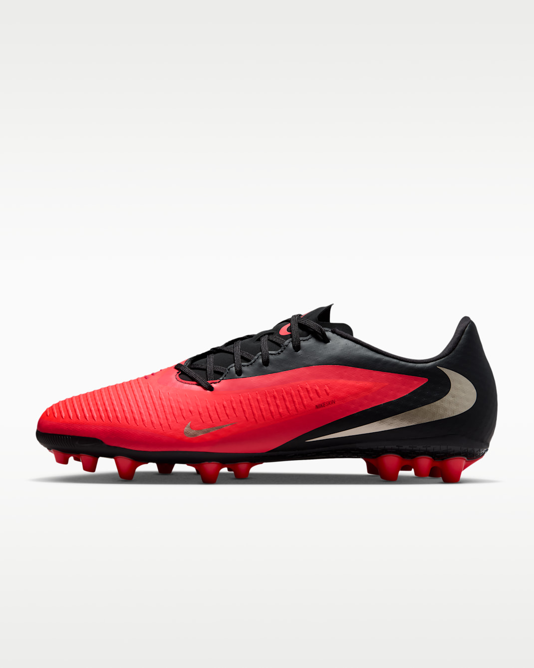 Tacos de fútbol para pasto artificial Nike Phantom 6 Low Academy - Carmesí brillante/Negro/Difuso