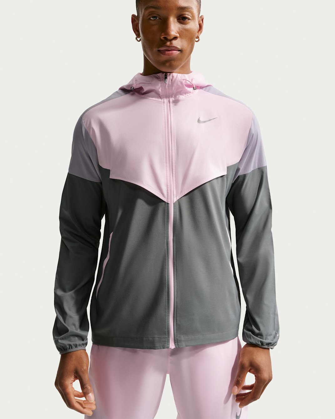 Nike Impossibly Light Windrunner férfi futó-melegítőfelső - Smoke Grey/Pink Foam/Wolf Grey