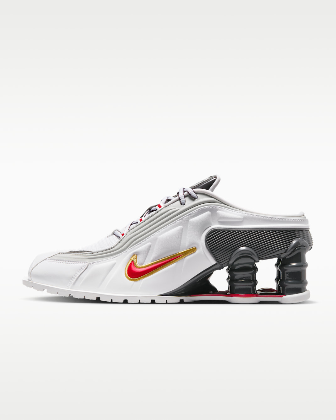 Tenis tipo mule para mujer Nike x Martine Rose Shox MR4 - Blanco/Platino metalizado/Carbón oscuro/Rojo universitario