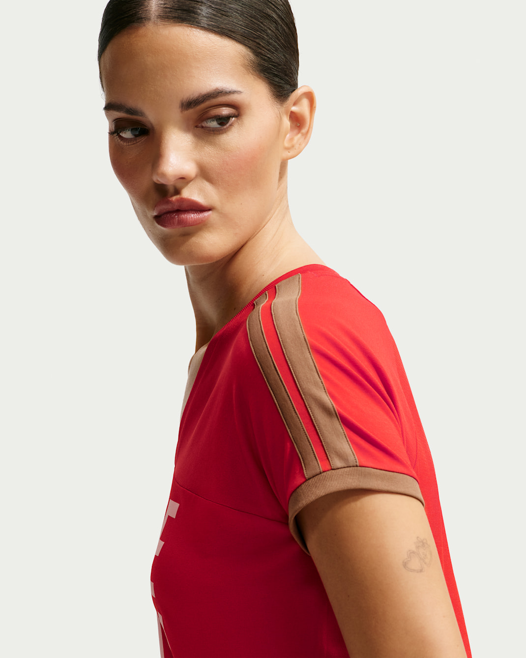 NikeSKIMS Stretch Knit Women's V-Neck Short-Sleeve Top