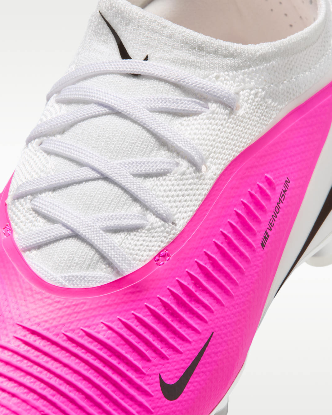 Nike Jr. Phantom 6 Low Pro Big Kids' Multi-Ground Soccer Cleats
