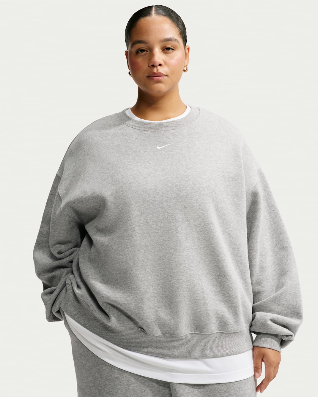 Sudadera de cuello redondo oversized para mujer (talla grande) Nike Studio Fleece Medium Weight - Gris oscuro jaspeado/Vela