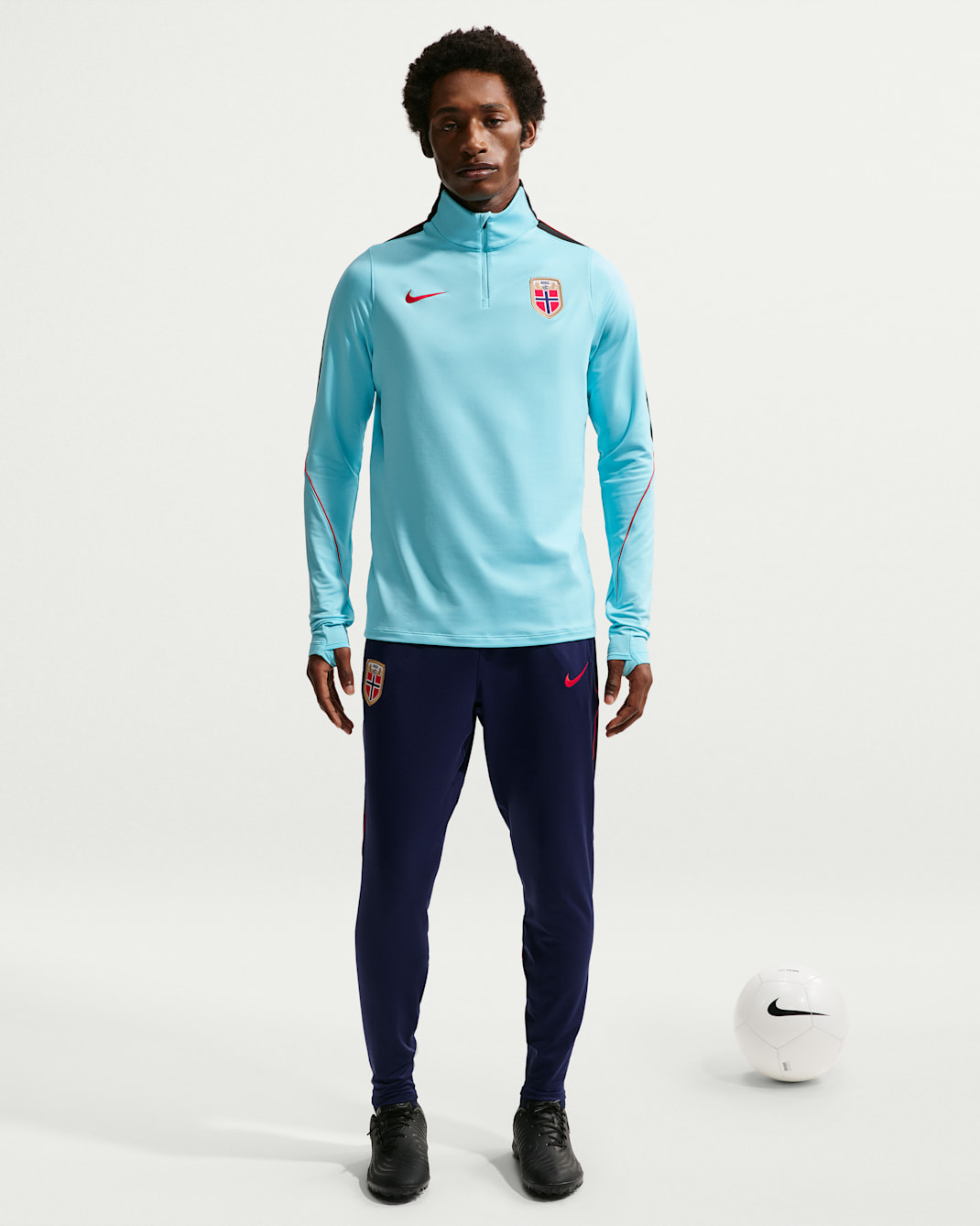 Norge Strike Nike Dri-FIT strikket fotballbukse til herre - Blue Void/Svart/Chile Red