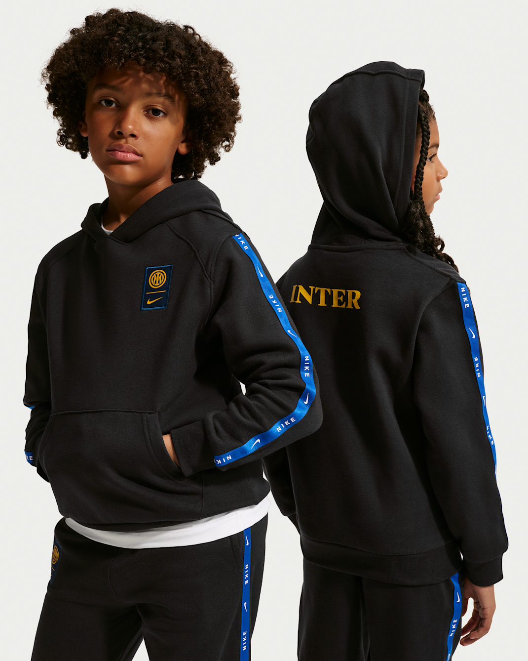 Inter Milan City Side Nike Football-hættetrøje i fleece til større børn - sort/Lyon Blue/University Gold