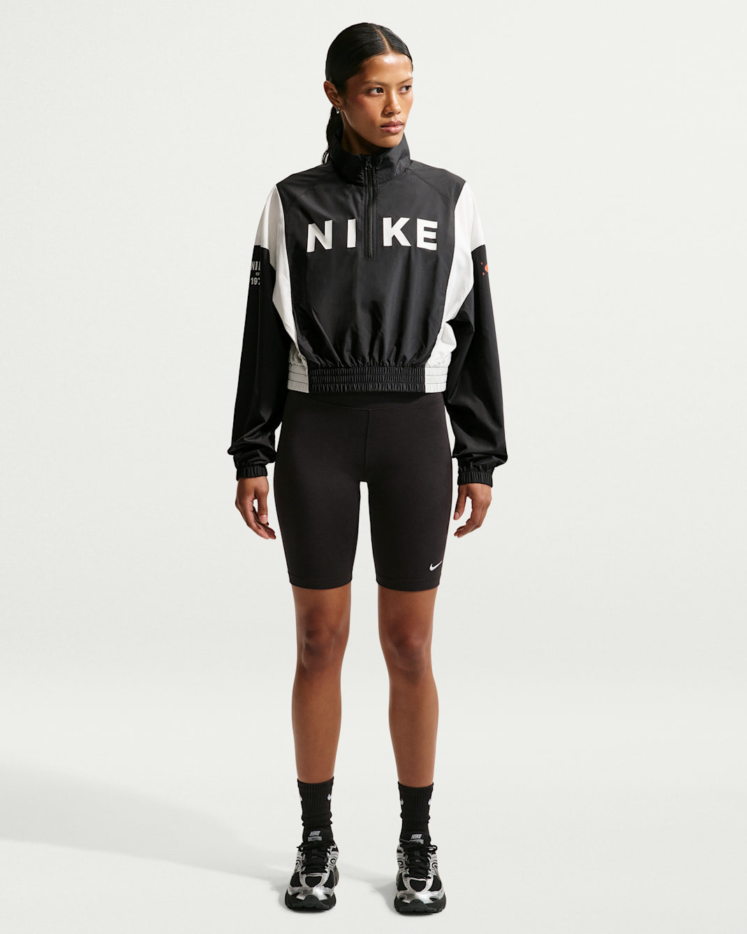 Nike Sportswear Women's Woven Lightweight 1/4-Zip Jacket - Black/Black/Sail