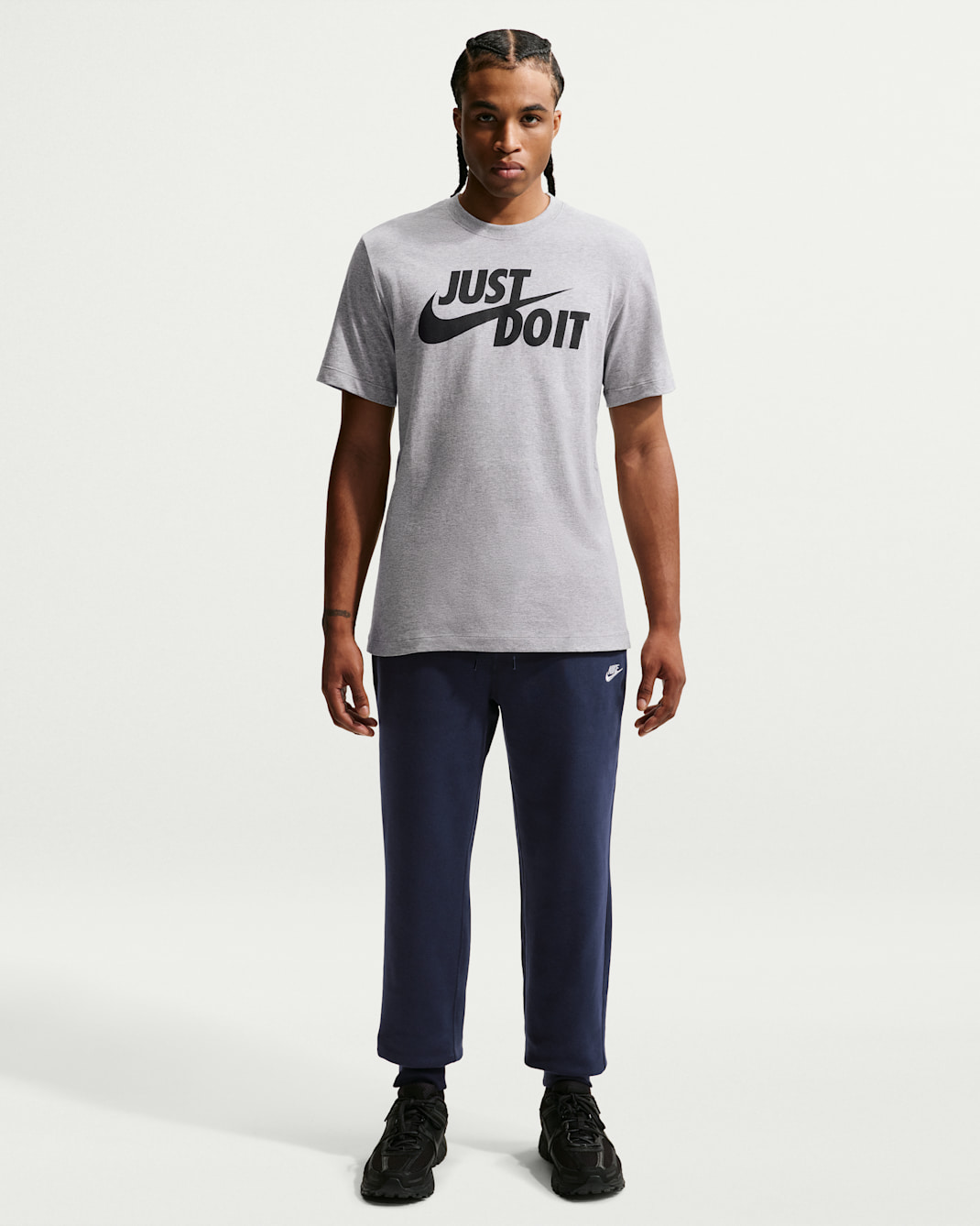 Nike Club Erkek Jogger'ı - Obsidian/Obsidian/Beyaz