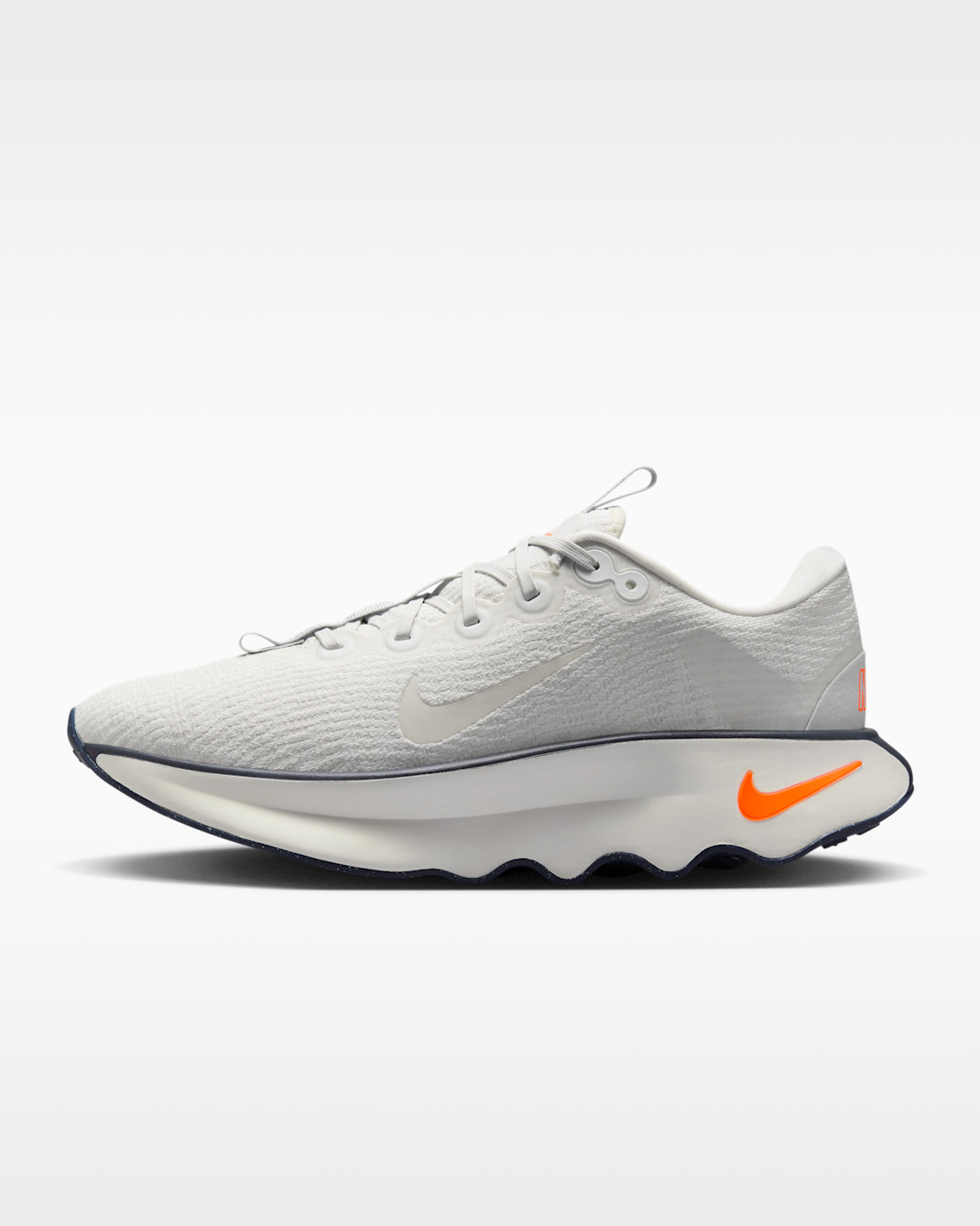 รองเท้าเดินผู้ชาย Nike Motiva - Sail/Platinum Tint/Light Iron Ore/Sail