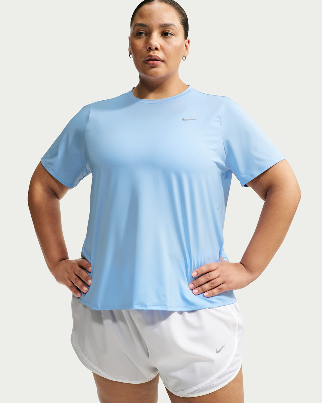 Playera de correr Dri-FIT para mujer (talla grande) Nike Swift - Aluminio