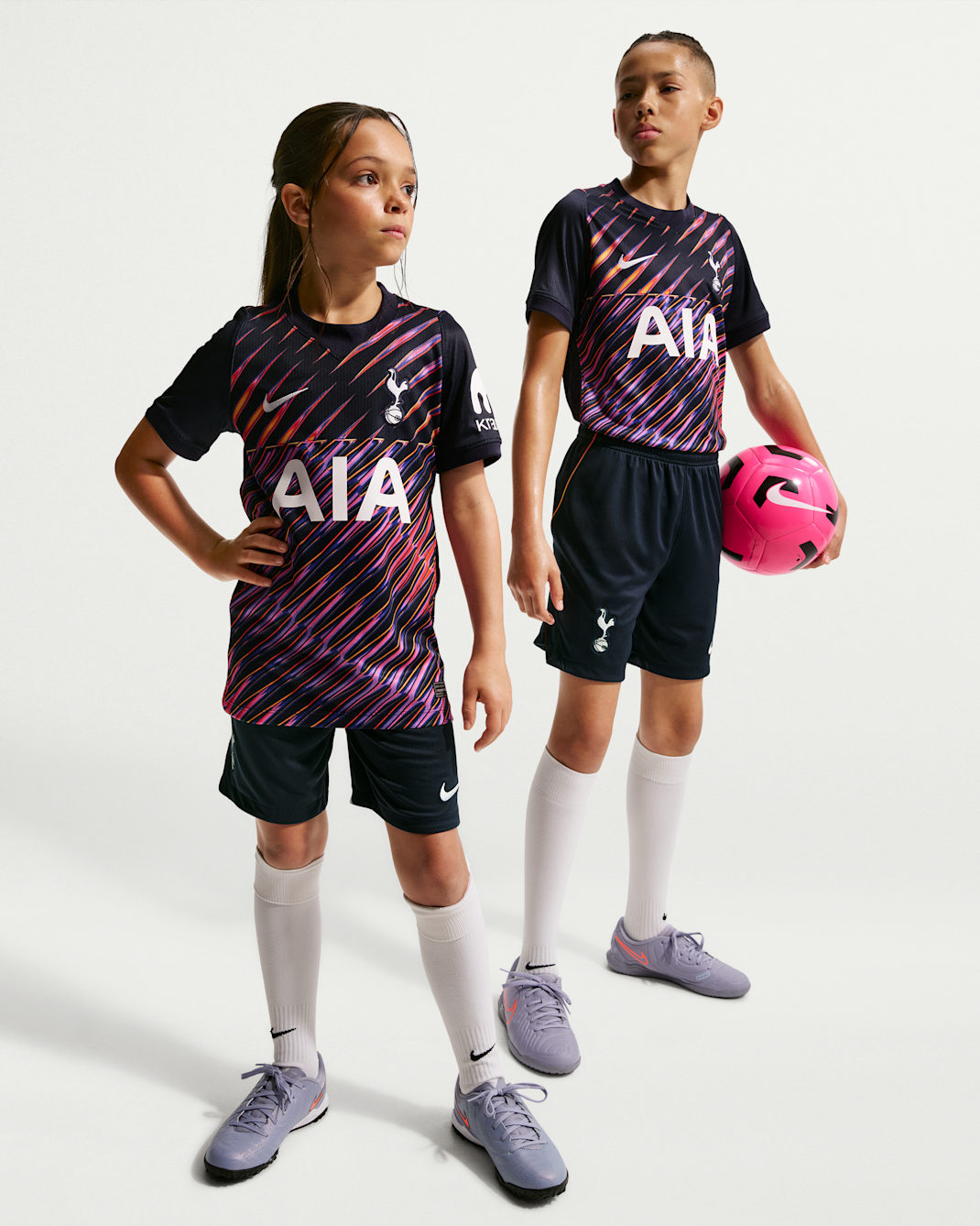 Tottenham Hotspur 2026/27 Stadium idegenbeli Nike Dri-FIT replika futballrövidnadrág nagyobb gyerekeknek - Obsidian/Fehér