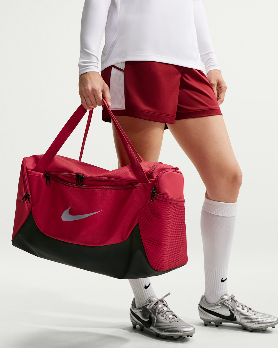 Nike Brasilia Trainingstasche (klein, 40 l) - Tough Red/Schwarz/Reflect Silver