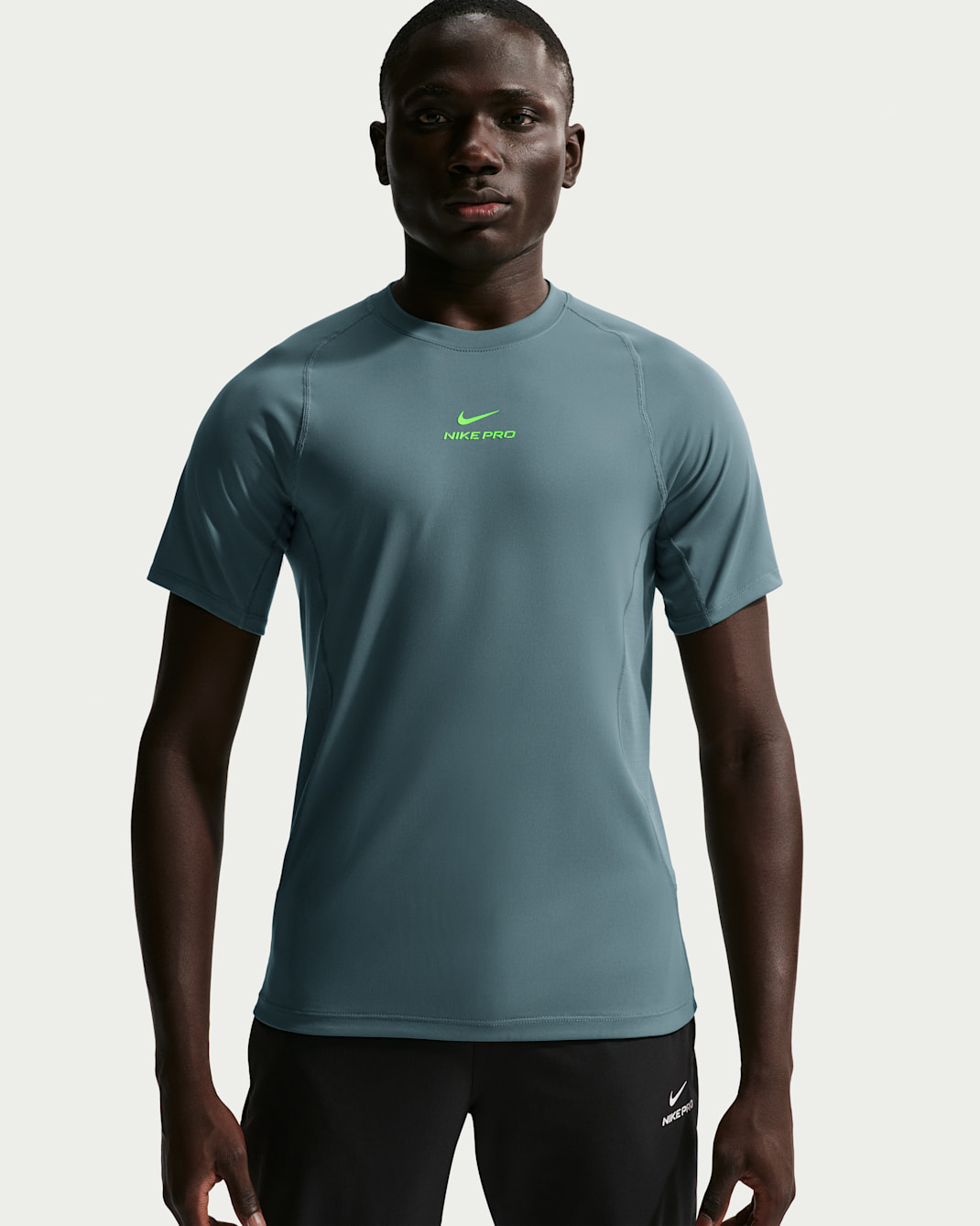Playera de manga corta Dri-FIT para hombre Nike Pro Training - Pizarra mineral/Verde strike