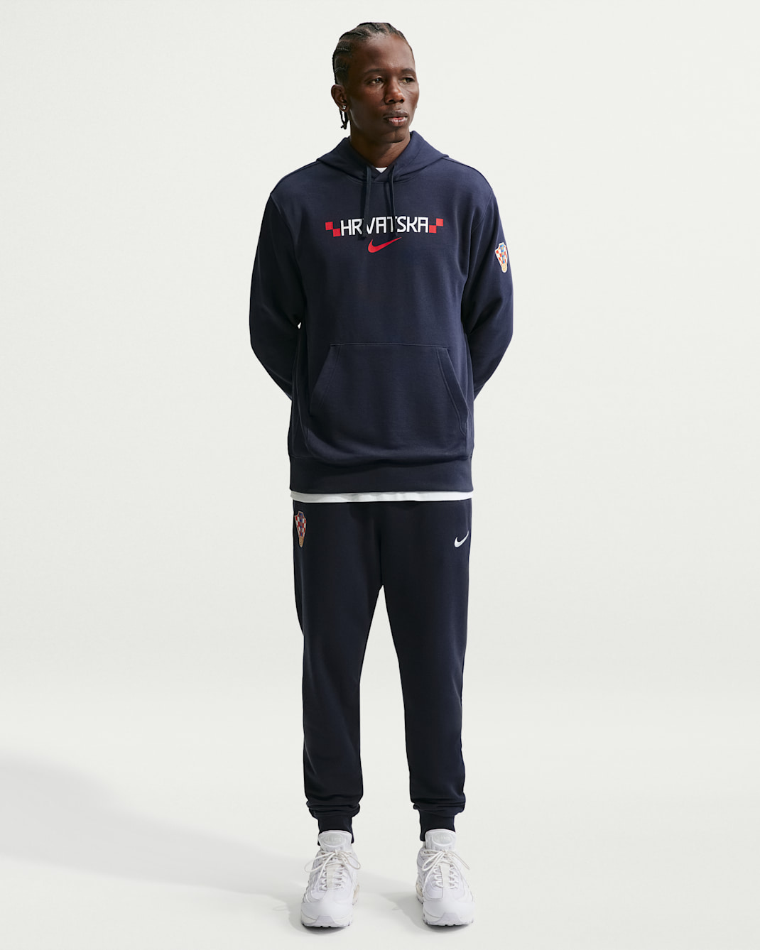 Pantaloni jogger in fleece Nike Club Croazia 2026 – Uomo - Ossidiana/Bianco