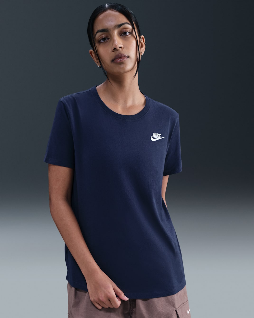Nike Sportswear Club Essentials Women's T-Shirt - Midnight Navy/Sail