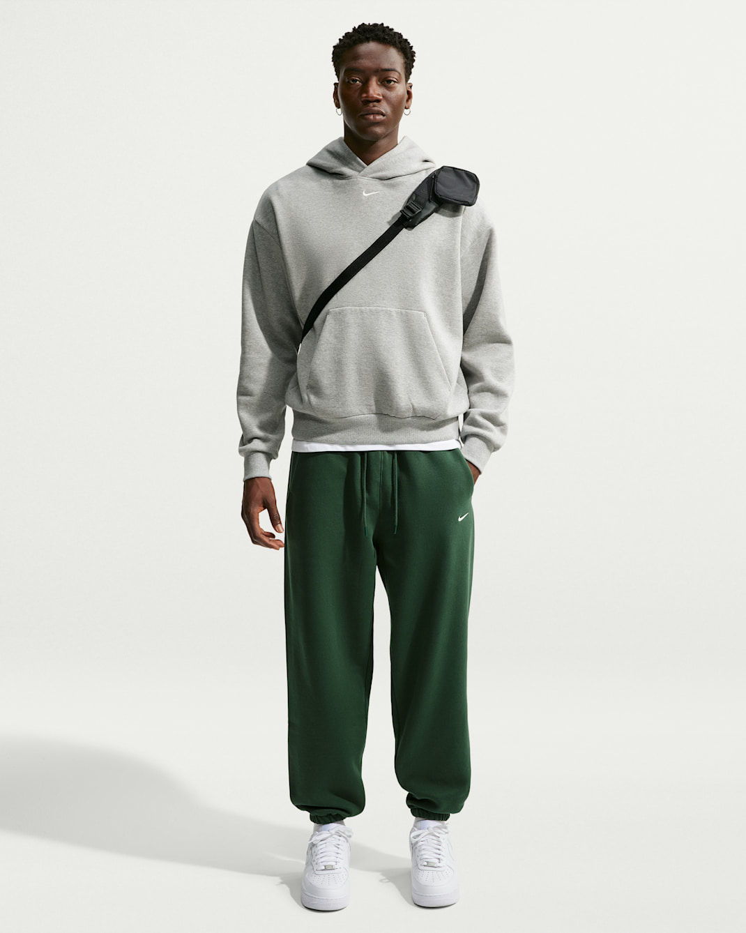 Nike Solo Fleece Men's Cuffed Pants - Fir/Sail