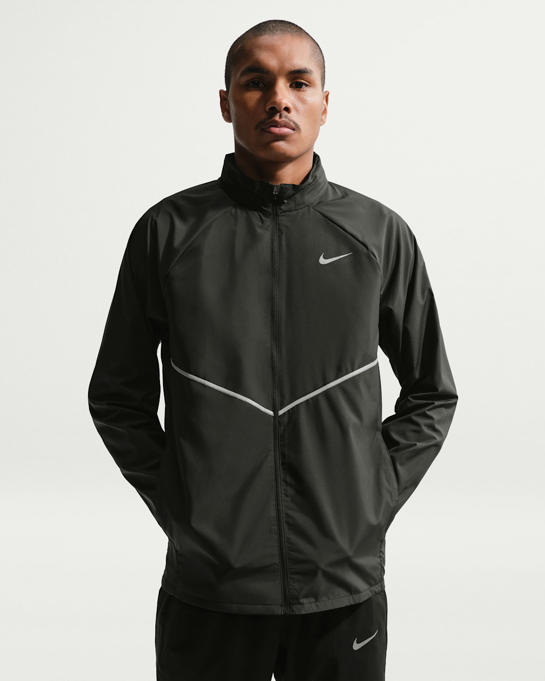 Nike Miler Repel Laufjacke mit UV-Schutz (Herren) - Schwarz/Schwarz