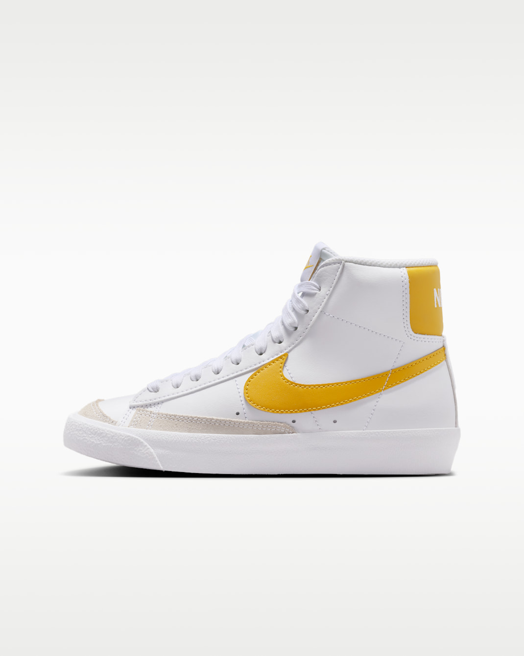 Tenis para niños grandes Nike Blazer Mid '77 - Blanco/Blanco/Cuarzo azafrán