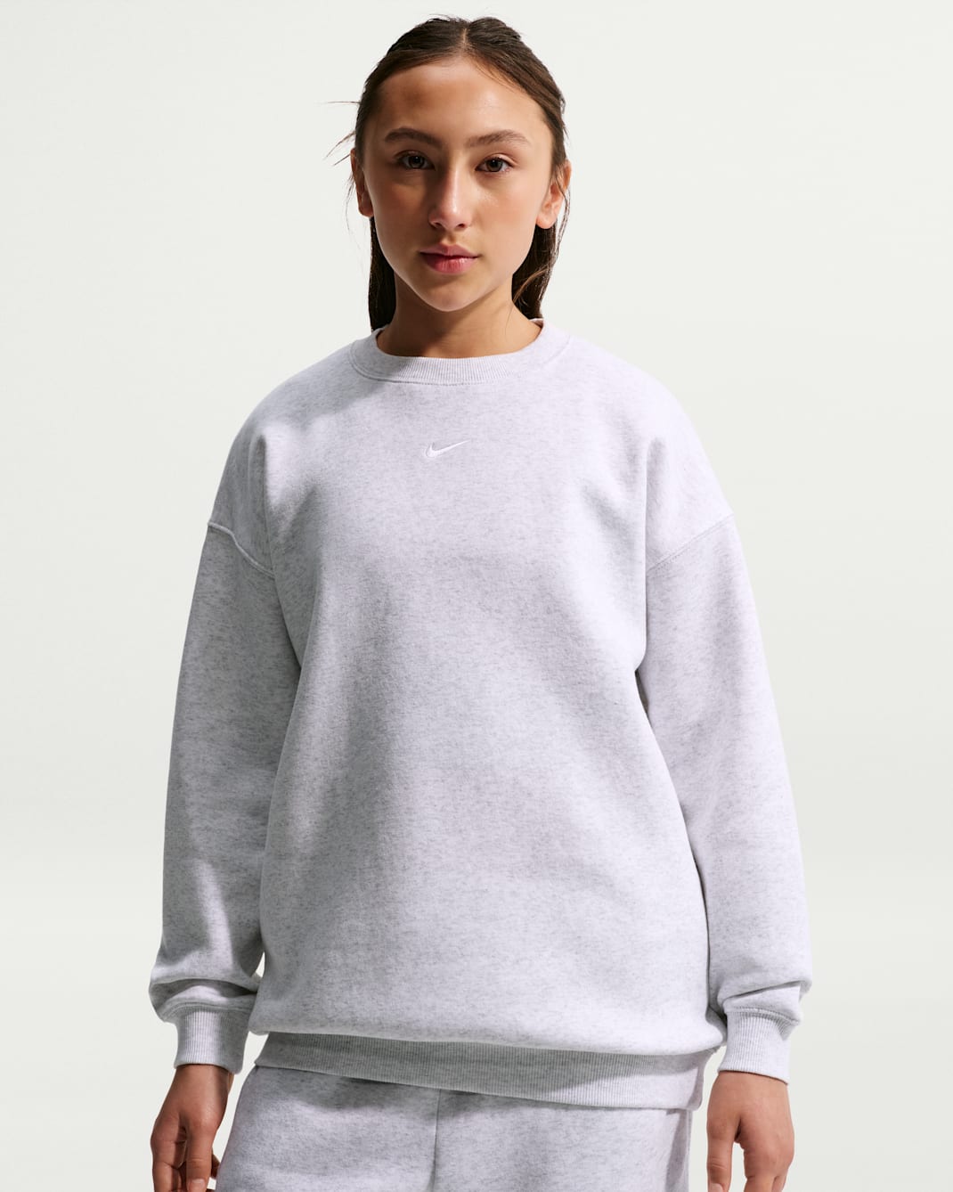 Sweat oversize à col ras-du-cou Nike Sportswear Studio pour ado (fille) - Birch Heather/Blanc