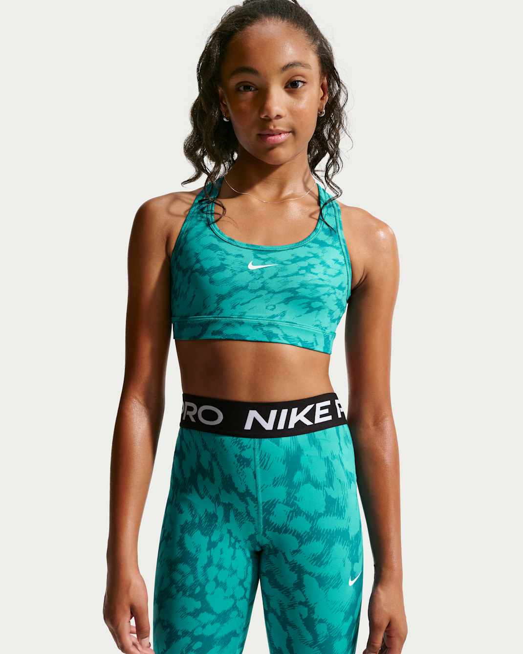 Brassière de sport Dri-FIT Nike Pro pour pré-ado (fille) - Energy/Blanc