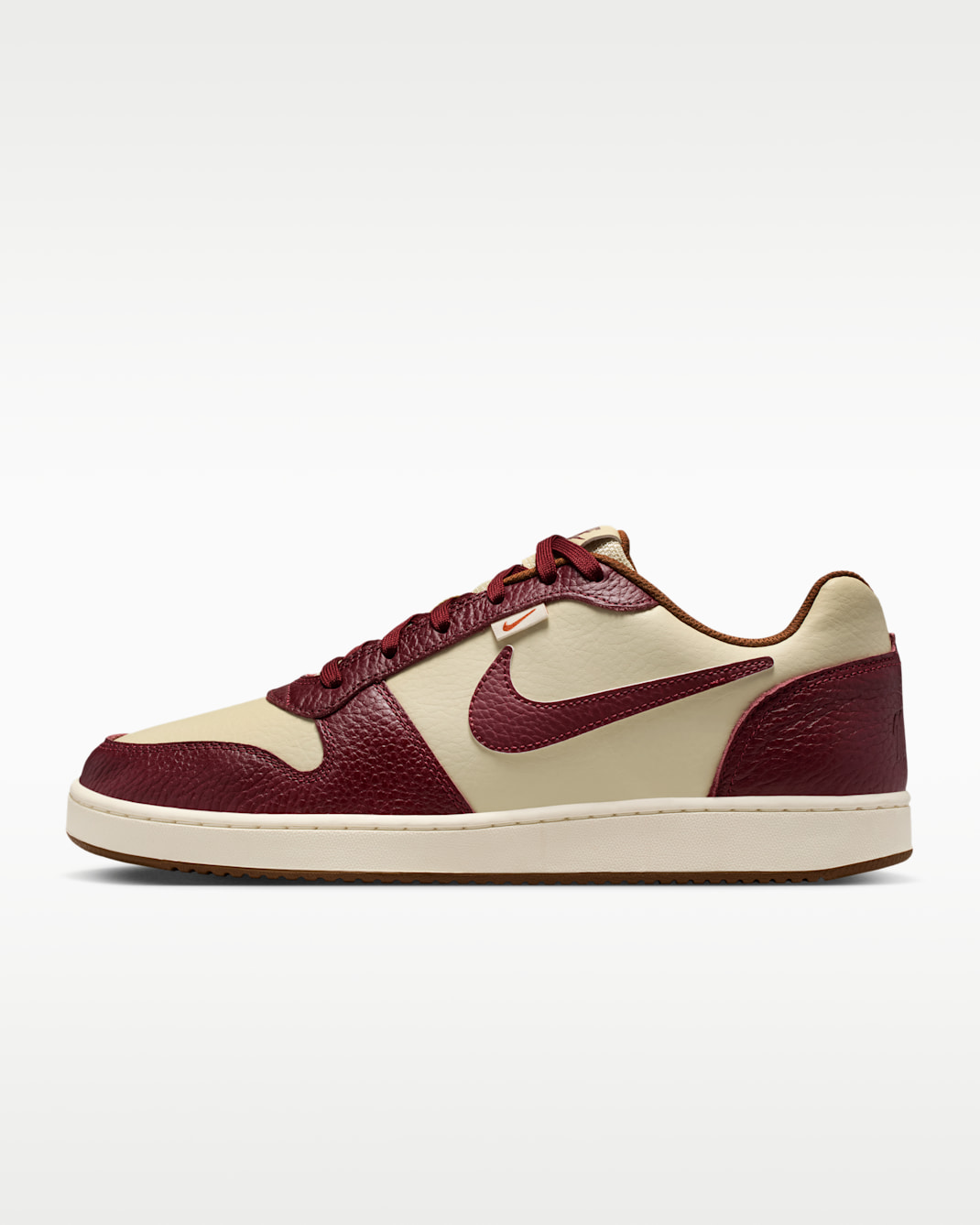 Tenis para hombre Nike Ebernon Low Premium - Caqui claro/Vela/Tostado británico claro/Rojo team oscuro