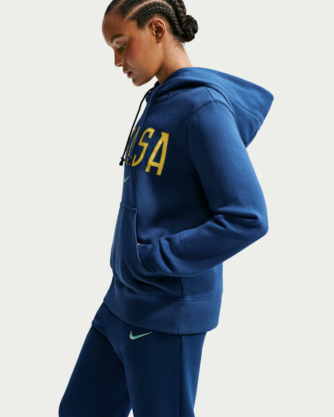 Brazil Phoenix Fleece Women's Nike Soccer Pullover Hoodie